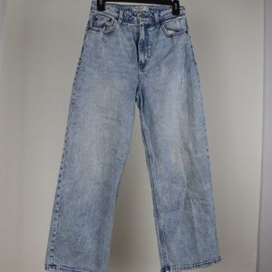 Abercrombie & Fitch High Rise Boyfriend Jeans